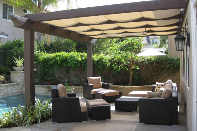 طراحی پرگولا در محوطه سازی باغ و ویلا -ایجاد سایه بان در سقف پرگولا
