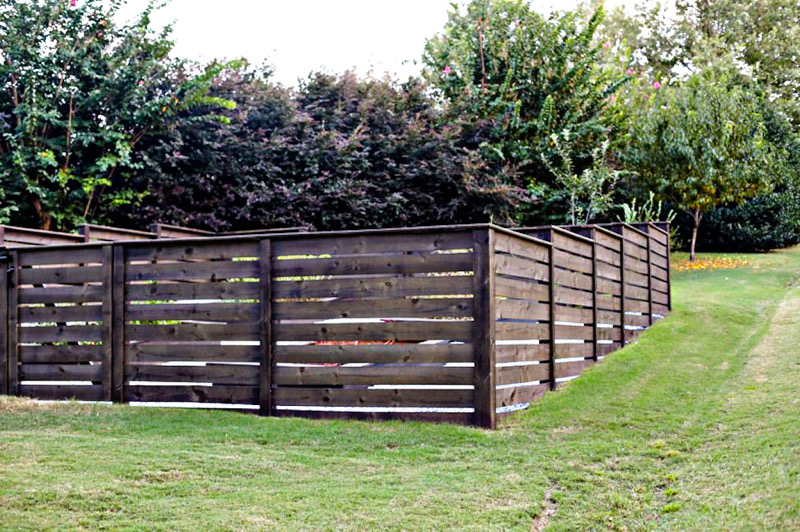 طراحی حصار باغ - نرده چوبی پله ای