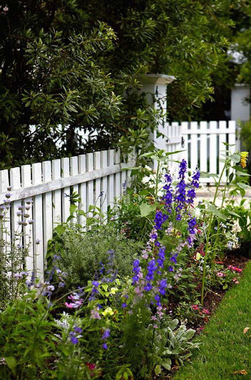 طراحی حصار باغ - حصار چوبی سفید رنگ